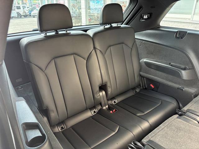 Ｑ７ ２．０ＴＦＳＩクワトロ　Ｓラインパッケージ　ＭＭＩナビＴＶ　Ｆ／Ｓ／Ｒカメラ　アウディプレセンス　ＡＣＣ　外２２ＡＷ　レーンアシスト　外Ｒモニタ－　バ－チャルコクピット　ＥＴＣ　マトリクスＬＥＤＨライト　Ｐゲート　７シータ－ＰＫＧ　ル－フレ－ル（15枚目）