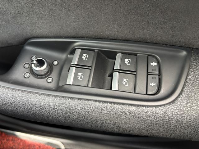 Ｑ７ ２．０ＴＦＳＩクワトロ　Ｓラインパッケージ　ＭＭＩナビＴＶ　Ｆ／Ｓ／Ｒカメラ　アウディプレセンス　ＡＣＣ　外２２ＡＷ　レーンアシスト　外Ｒモニタ－　バ－チャルコクピット　ＥＴＣ　マトリクスＬＥＤＨライト　Ｐゲート　７シータ－ＰＫＧ　ル－フレ－ル（46枚目）