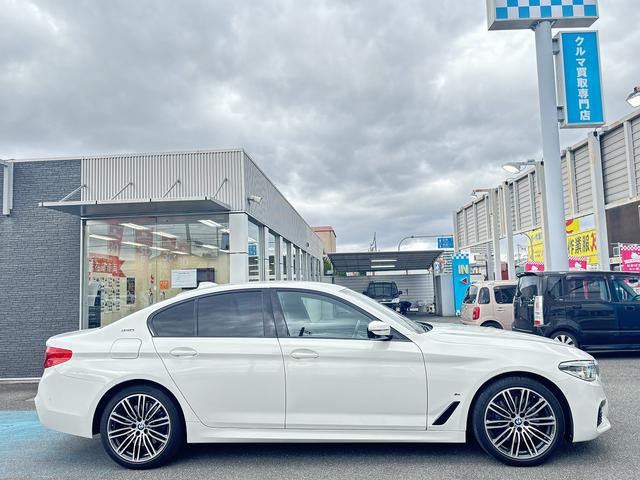 ５シリーズ ５３０ｅ　Ｍスポーツアイパフォーマンス　純正ナビ　３６０度カメラ　インテリジェントセーフティ　Ｐセンサー　Ｐアシスト　レーダーブレーキ　ＡＣＣ　レーンキープ　ＢＳＭ　ＨＵＤ　黒革　シートヒーター　ＬＥＤＨライト　Ａハイビ－ム　前後外ドラレコ（11枚目）