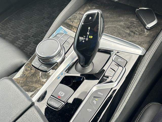 ５シリーズ ５３０ｅ　Ｍスポーツアイパフォーマンス　純正ナビ　３６０度カメラ　インテリジェントセーフティ　Ｐセンサー　Ｐアシスト　レーダーブレーキ　ＡＣＣ　レーンキープ　ＢＳＭ　ＨＵＤ　黒革　シートヒーター　ＬＥＤＨライト　Ａハイビ－ム　前後外ドラレコ（28枚目）