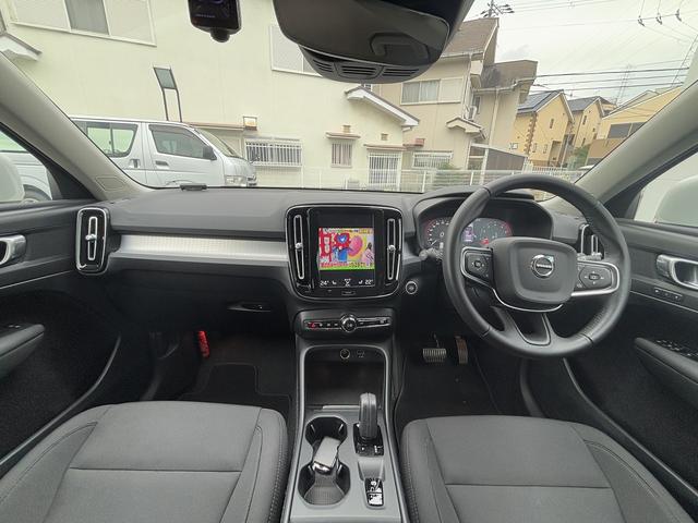 ＸＣ４０ Ｂ４　モメンタム　バーサティリティＰＫＧ・クライメートＰＫＧ・ハンドルヒーター・パワーバックドア・前後ドラレコ・ＢＳＭ・Ｒカメラ・全周囲モニター・ルーフレール・シートヒーター・スマートキー・ＥＴＣ・フォグランプ（3枚目）