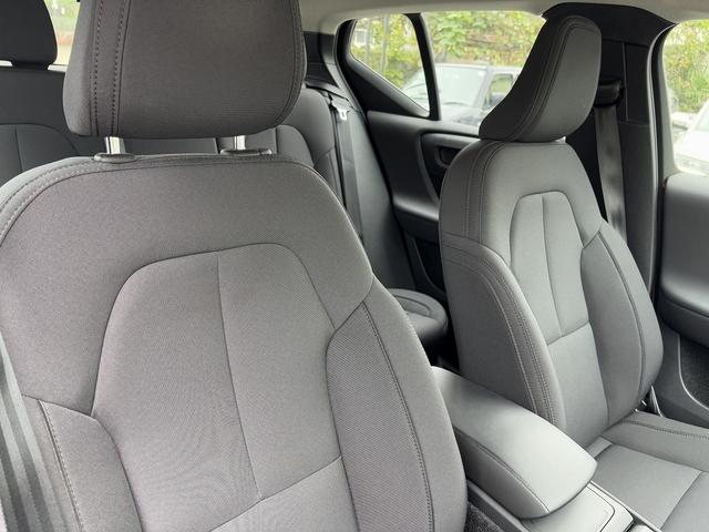 ＸＣ４０ Ｂ４　モメンタム　バーサティリティＰＫＧ・クライメートＰＫＧ・ハンドルヒーター・パワーバックドア・前後ドラレコ・ＢＳＭ・Ｒカメラ・全周囲モニター・ルーフレール・シートヒーター・スマートキー・ＥＴＣ・フォグランプ（20枚目）