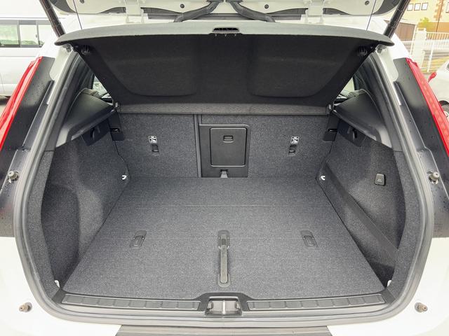 ＸＣ４０ Ｂ４　モメンタム　バーサティリティＰＫＧ・クライメートＰＫＧ・ハンドルヒーター・パワーバックドア・前後ドラレコ・ＢＳＭ・Ｒカメラ・全周囲モニター・ルーフレール・シートヒーター・スマートキー・ＥＴＣ・フォグランプ（22枚目）