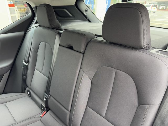 ＸＣ４０ Ｂ４　モメンタム　バーサティリティＰＫＧ・クライメートＰＫＧ・ハンドルヒーター・パワーバックドア・前後ドラレコ・ＢＳＭ・Ｒカメラ・全周囲モニター・ルーフレール・シートヒーター・スマートキー・ＥＴＣ・フォグランプ（23枚目）