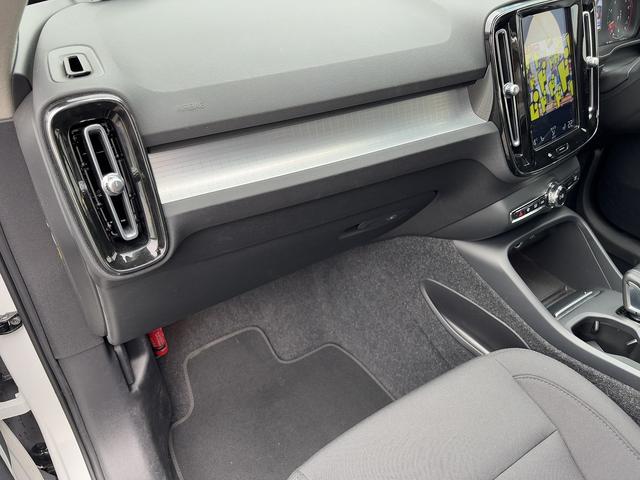ＸＣ４０ Ｂ４　モメンタム　バーサティリティＰＫＧ・クライメートＰＫＧ・ハンドルヒーター・パワーバックドア・前後ドラレコ・ＢＳＭ・Ｒカメラ・全周囲モニター・ルーフレール・シートヒーター・スマートキー・ＥＴＣ・フォグランプ（26枚目）