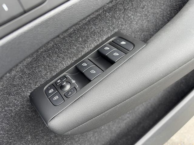 ＸＣ４０ Ｂ４　モメンタム　バーサティリティＰＫＧ・クライメートＰＫＧ・ハンドルヒーター・パワーバックドア・前後ドラレコ・ＢＳＭ・Ｒカメラ・全周囲モニター・ルーフレール・シートヒーター・スマートキー・ＥＴＣ・フォグランプ（31枚目）