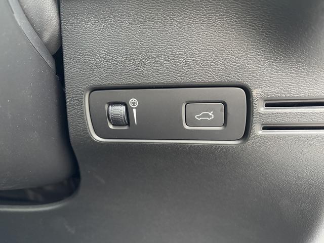ＸＣ４０ Ｂ４　モメンタム　バーサティリティＰＫＧ・クライメートＰＫＧ・ハンドルヒーター・パワーバックドア・前後ドラレコ・ＢＳＭ・Ｒカメラ・全周囲モニター・ルーフレール・シートヒーター・スマートキー・ＥＴＣ・フォグランプ（35枚目）