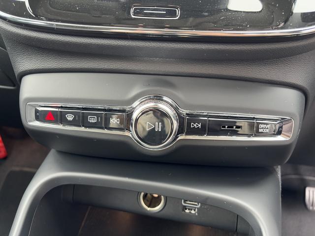 ＸＣ４０ Ｂ４　モメンタム　バーサティリティＰＫＧ・クライメートＰＫＧ・ハンドルヒーター・パワーバックドア・前後ドラレコ・ＢＳＭ・Ｒカメラ・全周囲モニター・ルーフレール・シートヒーター・スマートキー・ＥＴＣ・フォグランプ（36枚目）