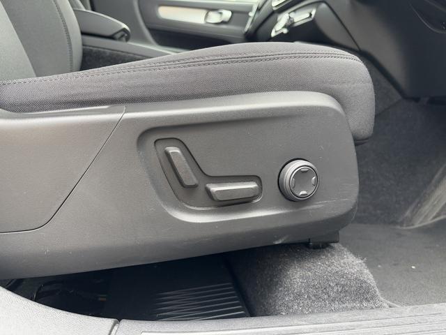 ＸＣ４０ Ｂ４　モメンタム　バーサティリティＰＫＧ・クライメートＰＫＧ・ハンドルヒーター・パワーバックドア・前後ドラレコ・ＢＳＭ・Ｒカメラ・全周囲モニター・ルーフレール・シートヒーター・スマートキー・ＥＴＣ・フォグランプ（42枚目）