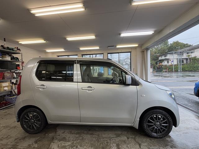 ワゴンＲ ＦＸ　禁煙車・Ｆドラレコ・シートヒーター・ＥＴＣ・ナビ品番（ＡＶＩＣ－ＲＺ０３）・スペアキー・キーレスエントリ－・社外品１４センチアルミホイル（13枚目）