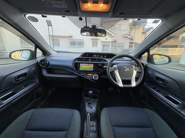 アクア S 禁煙車・F席シートヒ-タ-・LEDヘッドランプ・純正ナビ(NSZN-W64T)・Rカメラ・スマートキー・フルセグテレビ・キーレスエントリ-(3枚目)