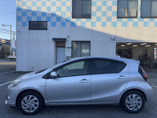 アクア S 禁煙車・F席シートヒ-タ-・LEDヘッドランプ・純正ナビ(NSZN-W64T)・Rカメラ・スマートキー・フルセグテレビ・キーレスエントリ-(14枚目)