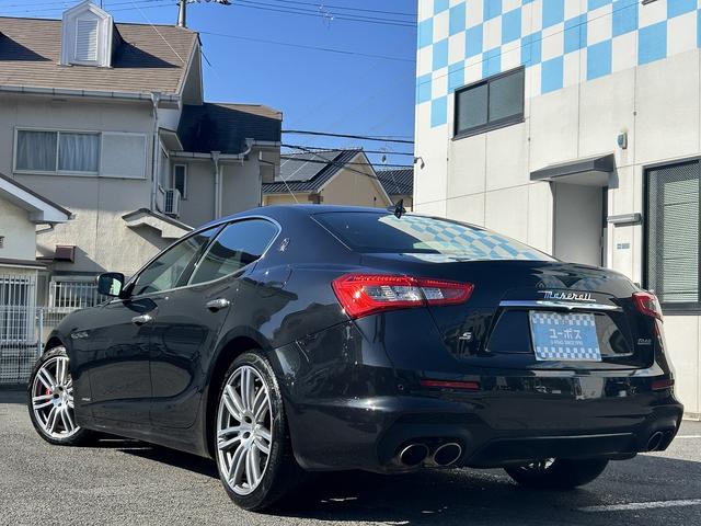 ギブリ S グランスポーツ 赤革シート・カーボンPKG・アクディブブレーキ・死角アシスト・BSM・F席パワーシート・Rカメラ・シートヒーター・パワーバックドア・スマートキー×2・禁煙車・純正HDDナビ・(8枚目)