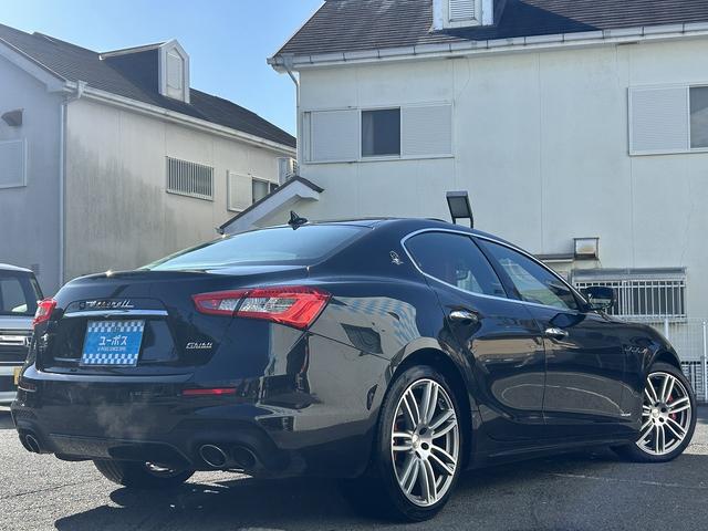 ギブリ S グランスポーツ 赤革シート・カーボンPKG・アクディブブレーキ・死角アシスト・BSM・F席パワーシート・Rカメラ・シートヒーター・パワーバックドア・スマートキー×2・禁煙車・純正HDDナビ・(10枚目)