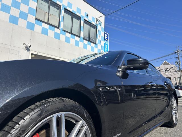 ギブリ S グランスポーツ 赤革シート・カーボンPKG・アクディブブレーキ・死角アシスト・BSM・F席パワーシート・Rカメラ・シートヒーター・パワーバックドア・スマートキー×2・禁煙車・純正HDDナビ・(15枚目)