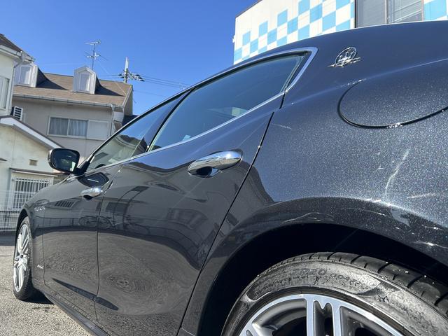 ギブリ S グランスポーツ 赤革シート・カーボンPKG・アクディブブレーキ・死角アシスト・BSM・F席パワーシート・Rカメラ・シートヒーター・パワーバックドア・スマートキー×2・禁煙車・純正HDDナビ・(16枚目)