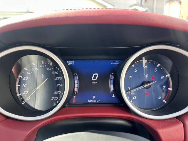 ギブリ S グランスポーツ 赤革シート・カーボンPKG・アクディブブレーキ・死角アシスト・BSM・F席パワーシート・Rカメラ・シートヒーター・パワーバックドア・スマートキー×2・禁煙車・純正HDDナビ・(27枚目)