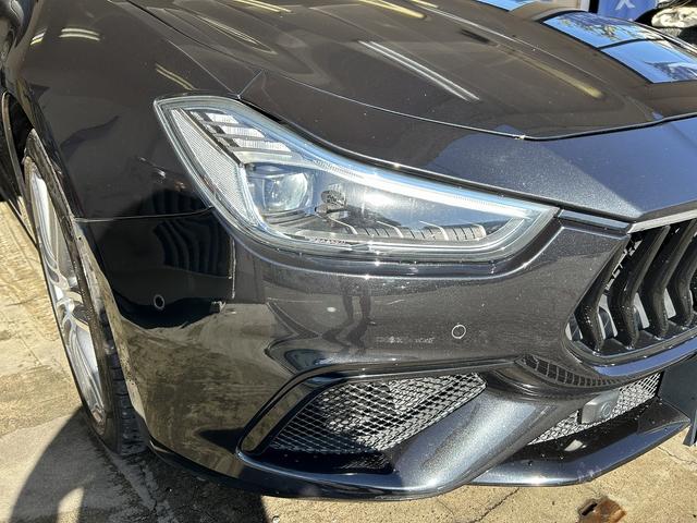 ギブリ S グランスポーツ 赤革シート・カーボンPKG・アクディブブレーキ・死角アシスト・BSM・F席パワーシート・Rカメラ・シートヒーター・パワーバックドア・スマートキー×2・禁煙車・純正HDDナビ・(36枚目)