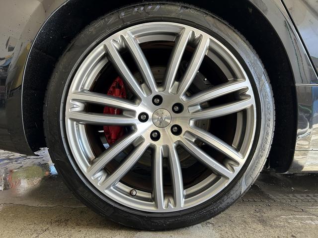 ギブリ S グランスポーツ 赤革シート・カーボンPKG・アクディブブレーキ・死角アシスト・BSM・F席パワーシート・Rカメラ・シートヒーター・パワーバックドア・スマートキー×2・禁煙車・純正HDDナビ・(40枚目)