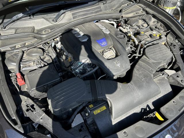 ギブリ S グランスポーツ 赤革シート・カーボンPKG・アクディブブレーキ・死角アシスト・BSM・F席パワーシート・Rカメラ・シートヒーター・パワーバックドア・スマートキー×2・禁煙車・純正HDDナビ・(43枚目)