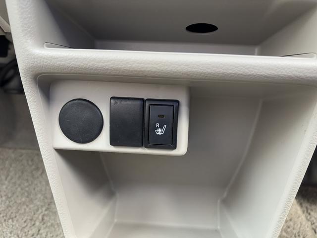 アルトラパン Ｘ　・禁煙車・シートヒーター・ルーフホワイト・純正１４インチアルミホイル・社外品ナビ・スマートキー×２・ナビ品番（ＭＤＶ－Ｄ４０３）（6枚目）