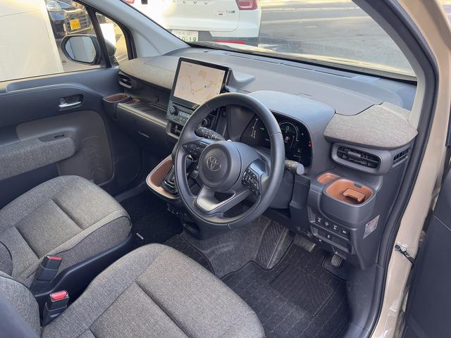 シエンタ ハイブリッドZ ディスプレイオーディオ10.5インチ・ハンドルヒーター・全周囲モニター・オプション15インチAW・コンフォートPKG・前後ドラレコ・Rカメラ・シートヒーター・両側PWスラ・ETC・スマートキー×2(4枚目)