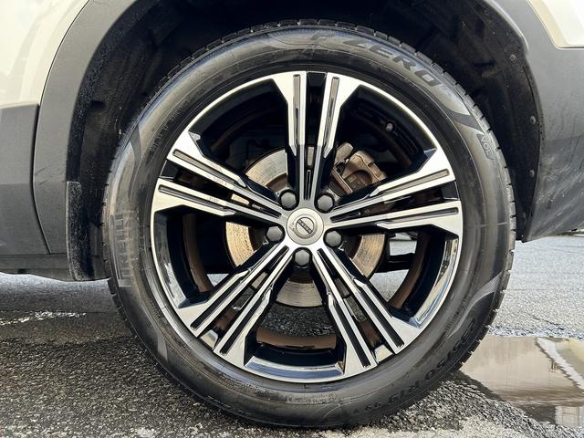 XC40 T4 AWD インスクリプション 赤革シート・ハーマンカードン・BSM・全周囲モニター・前後ドラレコ・Rカメラ・F席パワーシート・ルーフレール・シートヒーターパワーバックドア・スマ-トキ-・ETC・禁煙車(44枚目)