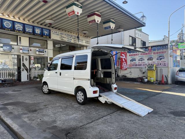 ハイゼットカーゴ 福祉車両　車いすスロープ　折り畳み補助シート　福祉車両　車いすスロープ　折り畳み補助シート（3枚目）