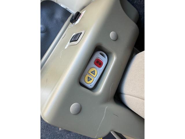 ハイゼットカーゴ 福祉車両　車いすスロープ　折り畳み補助シート　福祉車両　車いすスロープ　折り畳み補助シート（4枚目）