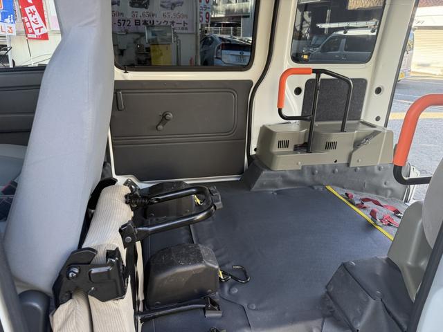ハイゼットカーゴ 福祉車両　車いすスロープ　折り畳み補助シート　福祉車両　車いすスロープ　折り畳み補助シート（8枚目）