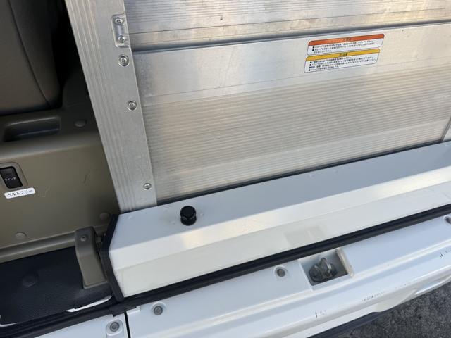 ハイゼットカーゴ 福祉車両　車いすスロープ　折り畳み補助シート　福祉車両　車いすスロープ　折り畳み補助シート（28枚目）