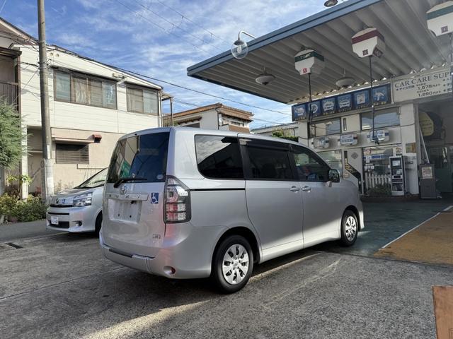 ヴォクシー 福祉車両　車いすスロープ　車いす２基　福祉車両　車いすスロープ　車いす２基　ベース「ＸＬエディション」ウェルキャブ車（4枚目）