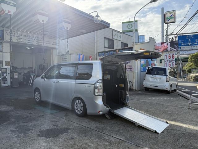 ヴォクシー 福祉車両　車いすスロープ　車いす２基　福祉車両　車いすスロープ　車いす２基　ベース「ＸＬエディション」ウェルキャブ車（7枚目）