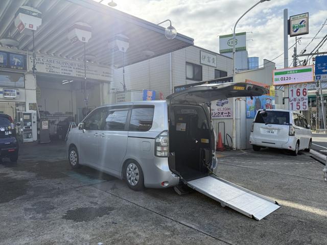 ヴォクシー 福祉車両　車いすスロープ　車いす２基　福祉車両　車いすスロープ　車いす２基　ベース「ＸＬエディション」ウェルキャブ車（8枚目）