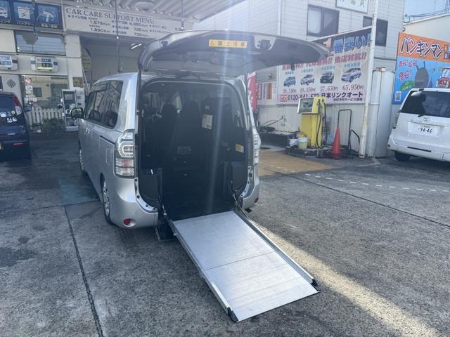 ヴォクシー 福祉車両　車いすスロープ　車いす２基　福祉車両　車いすスロープ　車いす２基　ベース「ＸＬエディション」ウェルキャブ車（10枚目）