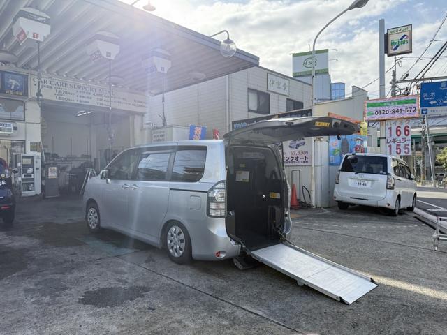 ヴォクシー 福祉車両　車いすスロープ　車いす２基　福祉車両　車いすスロープ　車いす２基　ベース「ＸＬエディション」ウェルキャブ車（18枚目）