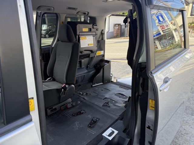 ヴォクシー 福祉車両　車いすスロープ　車いす２基　福祉車両　車いすスロープ　車いす２基　ベース「ＸＬエディション」ウェルキャブ車（24枚目）