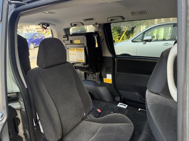 ヴォクシー 福祉車両　車いすスロープ　車いす２基　福祉車両　車いすスロープ　車いす２基　ベース「ＸＬエディション」ウェルキャブ車（27枚目）