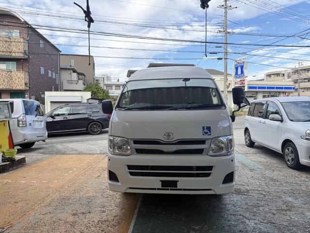 ハイエースバン Ｂタイプ　福祉車両　車いすリフト車　車いす２基　１０人乗り　サイドステップ（3枚目）