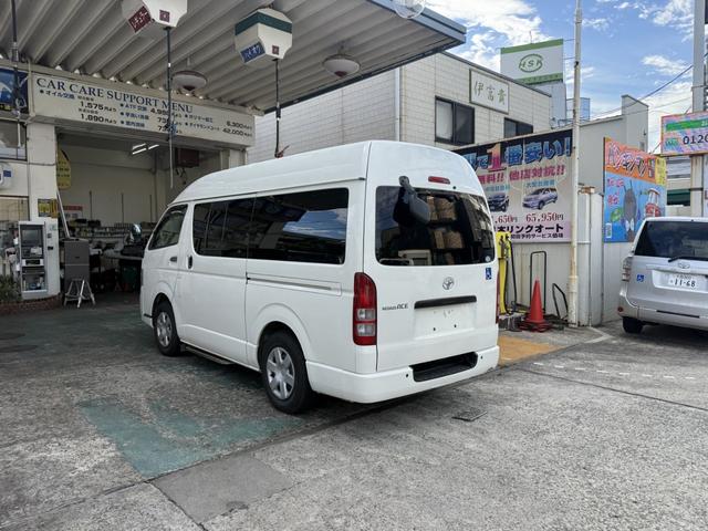 ハイエースバン Ｂタイプ　福祉車両　車いすリフト車　車いす２基　１０人乗り　サイドステップ（7枚目）