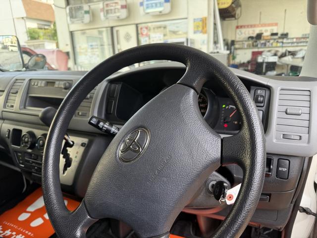 ハイエースバン Ｂタイプ　福祉車両　車いすリフト車　車いす２基　１０人乗り　サイドステップ（16枚目）