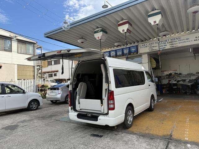 ハイエースバン Ｂタイプ　福祉車両　車いすリフト車　車いす２基　１０人乗り　サイドステップ（19枚目）