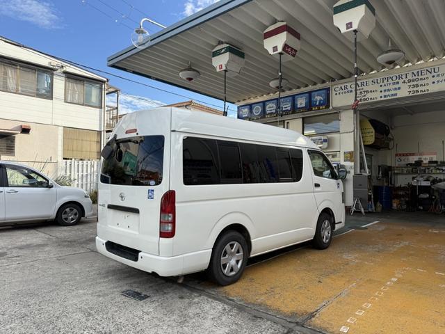 ハイエースバン Ｂタイプ　福祉車両　車いすリフト車　車いす２基　１０人乗り　サイドステップ（21枚目）