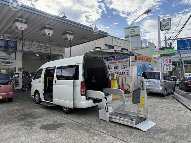 ハイエースバン Ｂタイプ　福祉車両　車いすリフト車　車いす２基　１０人乗り　サイドステップ（24枚目）