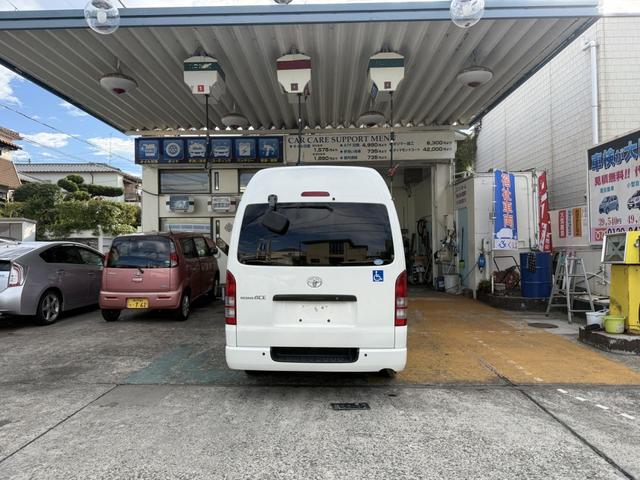 ハイエースバン Ｂタイプ　福祉車両　車いすリフト車　車いす２基　１０人乗り　サイドステップ（29枚目）
