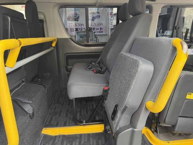 ハイエースバン Ｂタイプ　福祉車両　車いすリフト車　車いす２基　１０人乗り　サイドステップ（30枚目）