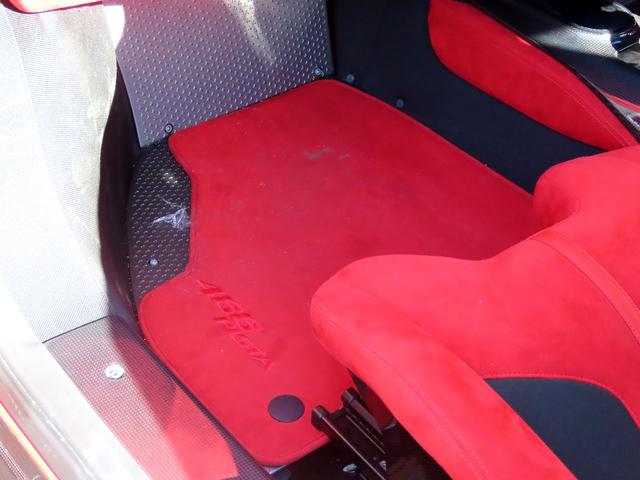 ４８８ピスタ ベースグレード　ユーザー買取車　右ハンドル　ディーラー車　ピロティステッカー　リフトアップ　ロールバー　鍛造アルミ　カーボンパーツ　スペーサー（70枚目）