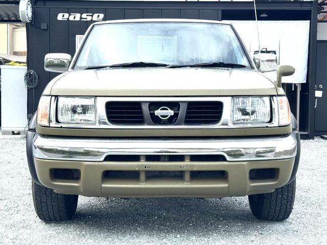 ダットサンピックアップ キングキャブ AX 色替車 社外オーバーフェンダー 15インチAW BFグッドリッチタイヤ ナビTVBluetooth MOMOステアリング コラムAT ETC キーレス タイミングチェーンエンジン NOx・PM適合(4枚目)