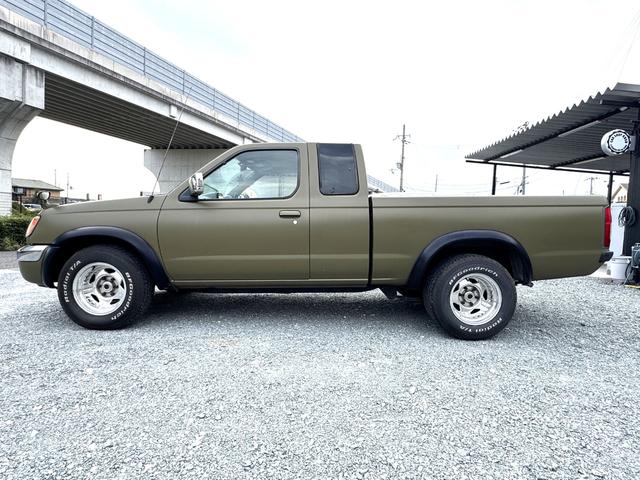 ダットサンピックアップ キングキャブ AX 色替車 社外オーバーフェンダー 15インチAW BFグッドリッチタイヤ ナビTVBluetooth MOMOステアリング コラムAT ETC キーレス タイミングチェーンエンジン NOx・PM適合(6枚目)