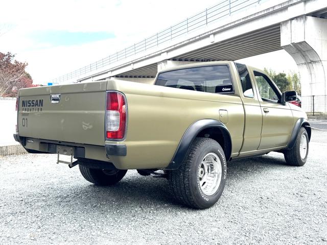 ダットサンピックアップ キングキャブ AX 色替車 社外オーバーフェンダー 15インチAW BFグッドリッチタイヤ ナビTVBluetooth MOMOステアリング コラムAT ETC キーレス タイミングチェーンエンジン NOx・PM適合(9枚目)